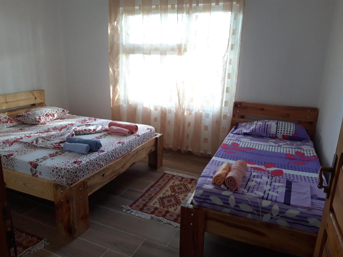 Bujtinat Skenderi Gjinar 2 Villa Kültér fotó