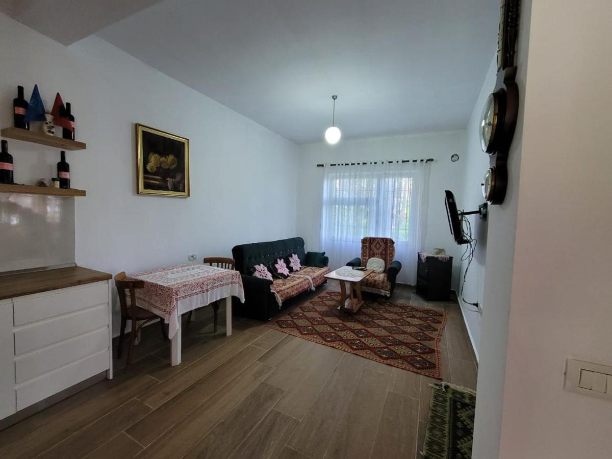 Bujtinat Skenderi Gjinar 2 Villa Kültér fotó